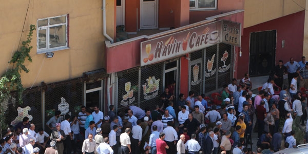 PKK'lılar Ak Partili yöneticinin aracına ateş açtı:1 ölü