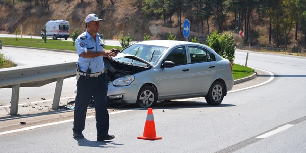 Bilecik'te polis aracı kaza yaptı: 1 yaralı