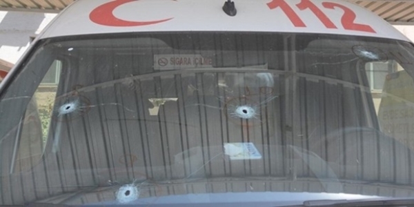 Teröristler ambulansa ateş açtı
