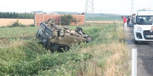 Polis ve askeri araç devrildi: 4 yaralı