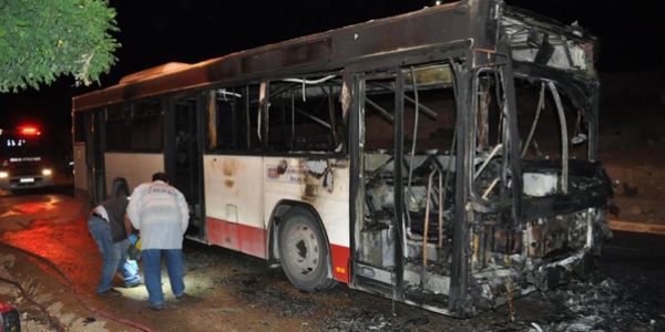 zmir'de belediye otobsn yakan 4 terrist yakaland