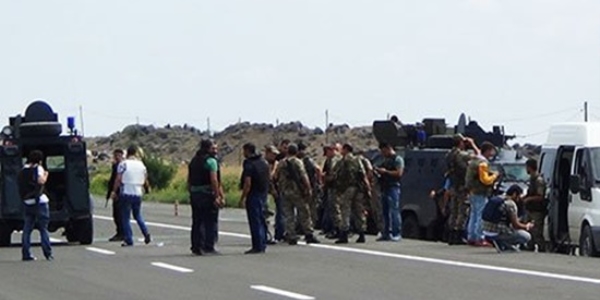 Polis servisine bombal saldr: 13 ehit