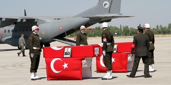 Dağlıca'da şehit olan askerler için tören