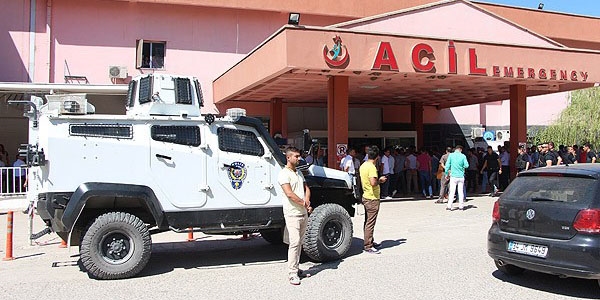 Şırnak'ta teröristler sivil araçlara ateş açtı