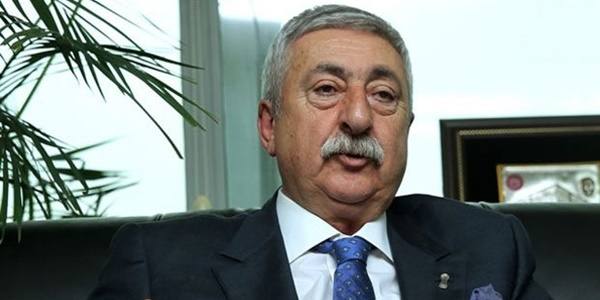 2 milyon iş yerine 'Hepimiz kardeşiz' afişi