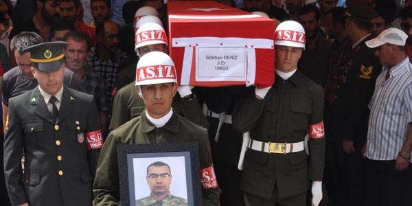 İntihar eden asker memleketinde toprağa verildi