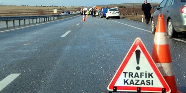 Adana'da trafik kazası: Biri polis 2 kişi yaralandı