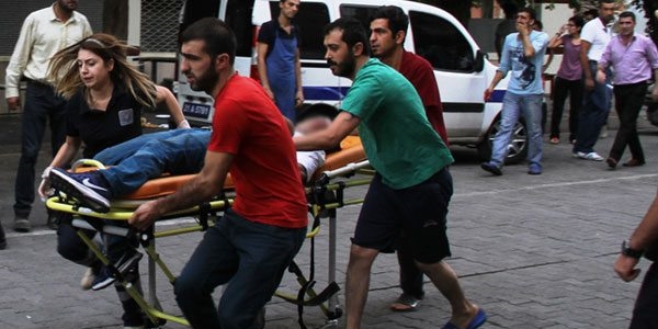 Çorbacıyı taradılar: 1 sivil öldü, 3 polis yaralı