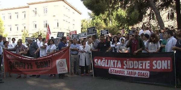 Doktorlar şiddete tepki için iş bıraktı