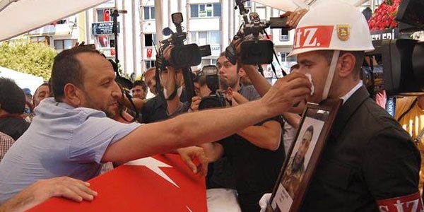 Aliağa şehidini toprağa verdi