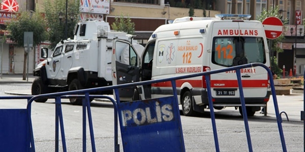 Diyarbakır'da yaralı polis sayısı 8'e yükseldi