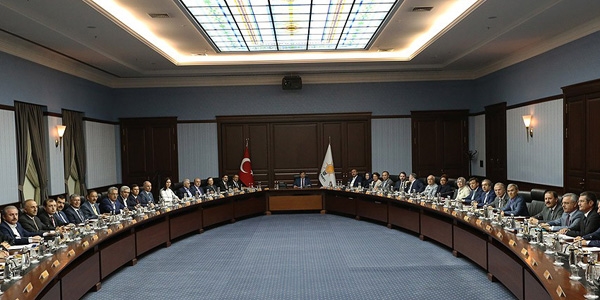 AK Parti MKYK sona erdi, MYK başladı