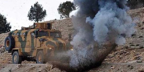 Hakkari'de askeri konvoyun geii srasnda patlama