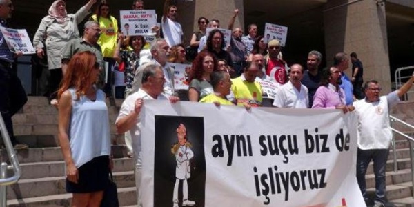 Sağlık Bakanı'na hakaretten yargılanan doktora beraat