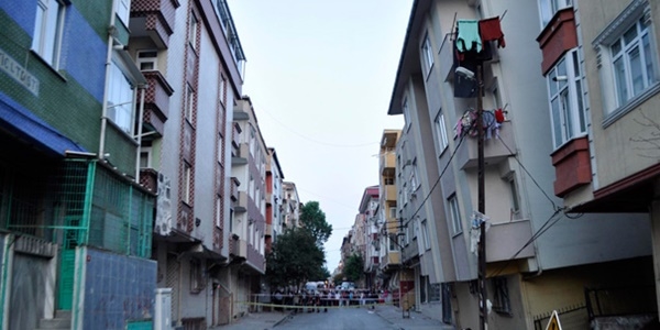 İstanbul'da 5 katlı bir bina çöktü