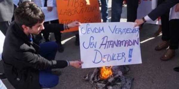 250 bin sağlıkçı atama bekliyor