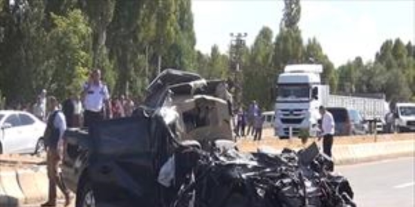 Kazada yaralanan 1 polis daha şehit oldu