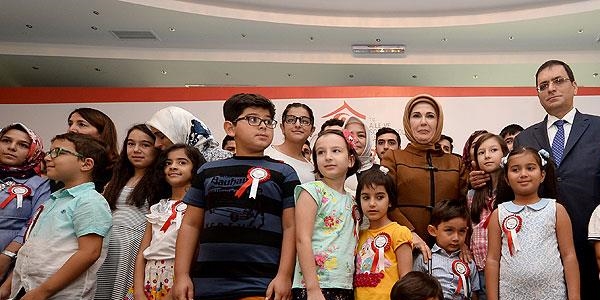 Şehit çocuklarına tablet ve dizüstü bilgisayar dağıtıldı