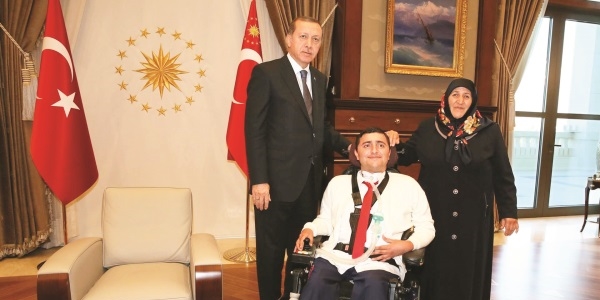 'Tıpkı dostunu karşılar gibiydi'