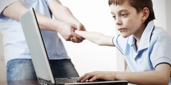 Çocuklara interneti yasaklamayın