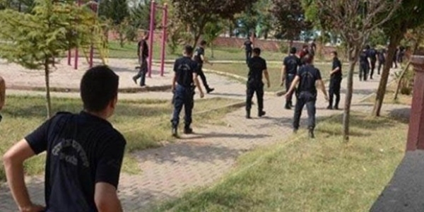 Parka bomba yerletirmeye alan ahslar tutukland