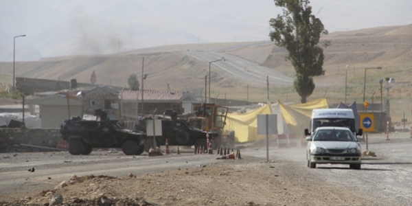 PKK, Şemdinli'de iki karakola saldırdı