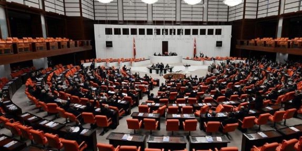 Ak Parti, cemaatçi adayı listeden çıkardı