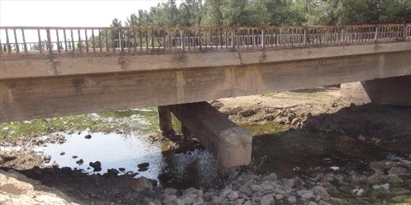 Teröristler köprüyü bombaladı