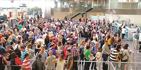 Biletler tükenince dönüş pazartesi, salıya sarktı
