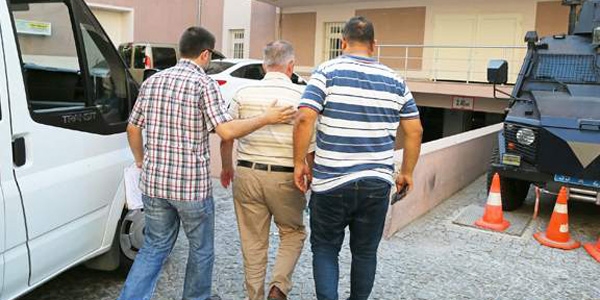 İzmir'de paralel yapı operasyonu: 3 gözaltı