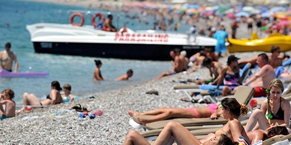 İstanbul'dan güney sahillerine 300 bin turist