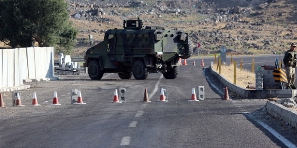 Yüksekova'da bir terörist teslim oldu