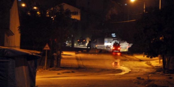 Tunceli'de yol kapatan gruba polis müdahalesi
