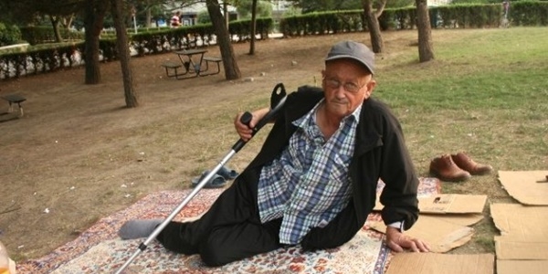 Kanser hastası bir yıldır hastane koridorlarında yatıyor