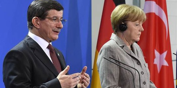Davutoğlu Merkel'den firari savcıları istedi
