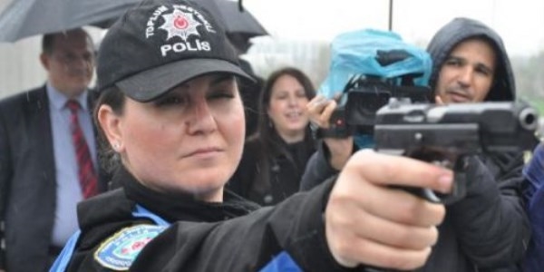 Sözlü tacizden kadın polisler de nasibini aldı