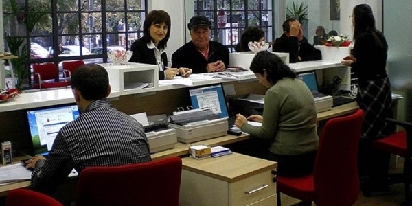 Bankalarda kadınlar çalışıyor erkekler yönetiyor