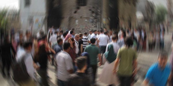 Diyarbakır'da Hüda-Par'lı ailenin evine teröristlerden saldırı