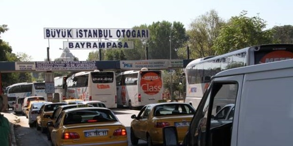 İstanbul otogarında tatil dönüşü yoğunluğu sürüyor