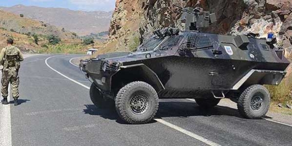 Batman'da zırhlı askeri aracın geçişi sırasında patlama