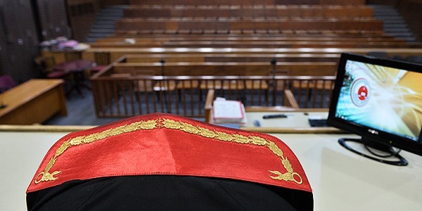 Polislere cinsel saldırıdan beraat, görevi ihmalden ceza