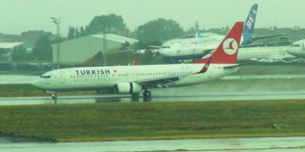 İstanbul'daki sağanak yağış nedeniyle hava trafiği aksadı