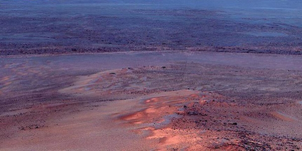 Mars'ta akan su bulundu
