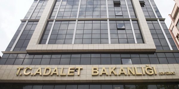 Adalet Bakanlığı'nın olmayan ihalelerini pazarlamışlar