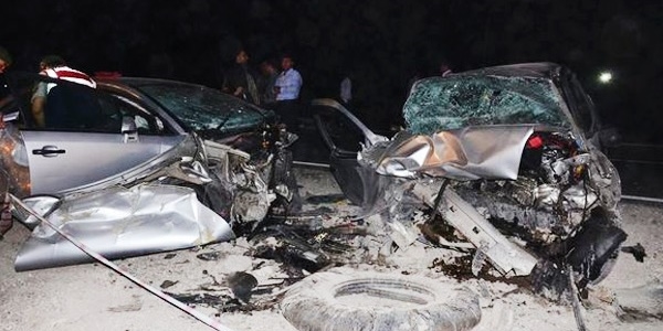 Düğün yolunda feci kaza: 3 ölü, 3 teğmen yaralı