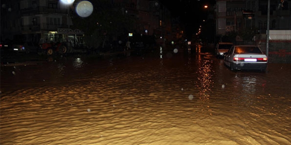 Bursa'da pek ok ev, i yeri kullanlamaz hale geldi