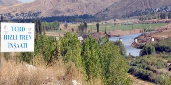 YHT güzergahı değişti, köprü ayakları boşta kaldı