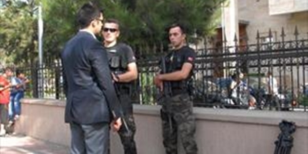 Altınok, Diyarbakır'daki seçim güvenliği toplantısına katıldı