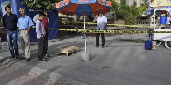 Polis memuru, eşine saldıran şahsı vurdu