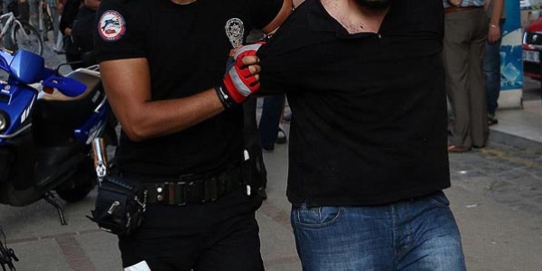 Mersin'deki yol kapatma eylemi ile ilgili 2 kii tutukland